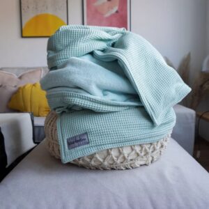 Blanketino Kuscheldecke Mint: Frischer Stil trifft pure Gemütlichkeit