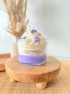 Duftkerze, Blaubeere, Vanille, Dessertkerze, Sojawachs, Geschenkidee, Valentinstag, vegane Kerze, handgegossen, Duftmuffin, Made in Germany, nachhaltige Deko