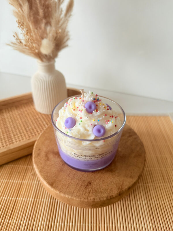 Duftkerze, Blaubeere, Vanille, Dessertkerze, Sojawachs, Geschenkidee, Valentinstag, vegane Kerze, handgegossen, Duftmuffin, Made in Germany, nachhaltige Deko