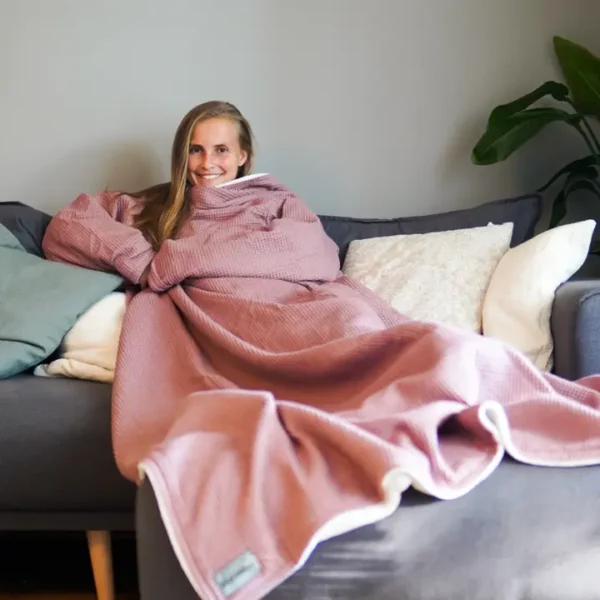 Gemütliche Kuscheldecke mit Ärmeln für Sofa und Homeoffice 145 x 210
