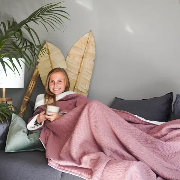 Gemütliche Kuscheldecke mit Ärmeln für Sofa und Homeoffice 145 x 210