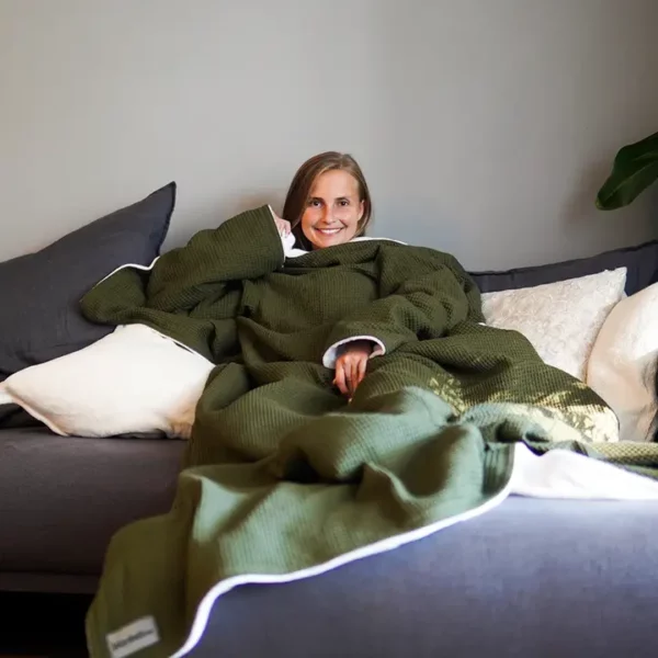 Gemütliche Kuscheldecke mit Ärmeln für Sofa und Homeoffice 145 x 210