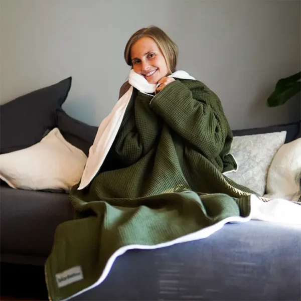 Gemütliche Kuscheldecke mit Ärmeln für Sofa und Homeoffice 145 x 210