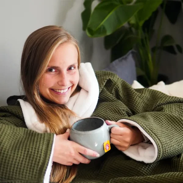 Gemütliche Kuscheldecke mit Ärmeln für Sofa und Homeoffice 145 x 210