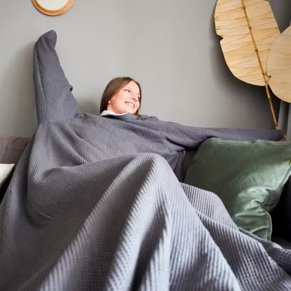 Gemütliche Kuscheldecke mit Ärmeln für Sofa und Homeoffice 145 x 210
