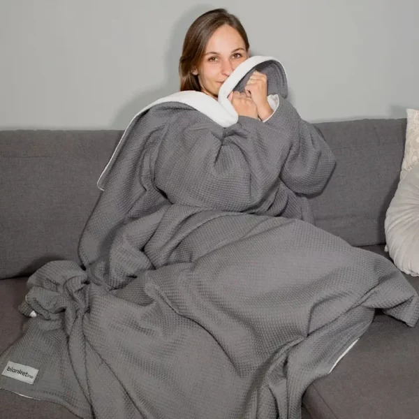Gemütliche Kuscheldecke mit Ärmeln für Sofa und Homeoffice 145 x 210
