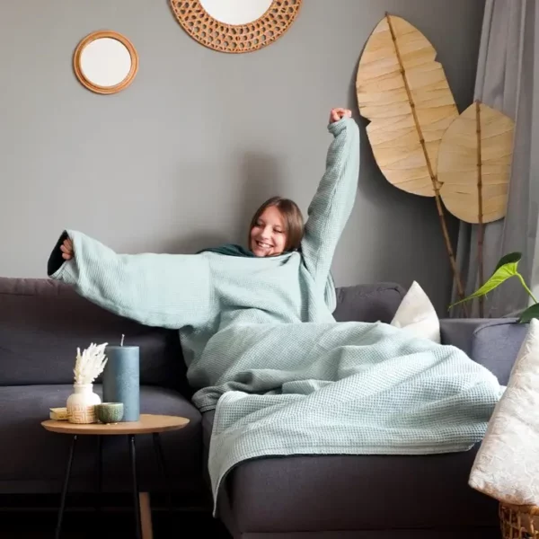 Gemütliche Kuscheldecke mit Ärmeln für Sofa und Homeoffice 145 x 210