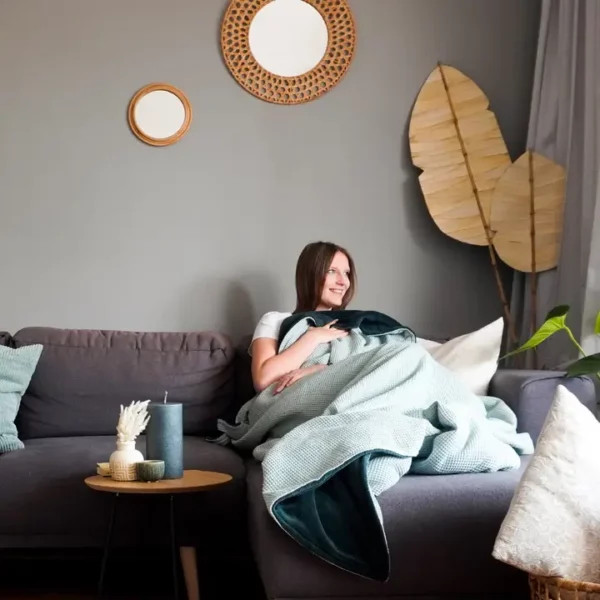 Gemütliche Kuscheldecke mit Ärmeln für Sofa und Homeoffice 145 x 210